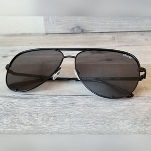 QUAY x DESI High Key BLK/SMK